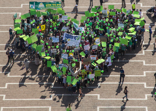 Green heart at the 2015 Global Climate March in Tel Aviv